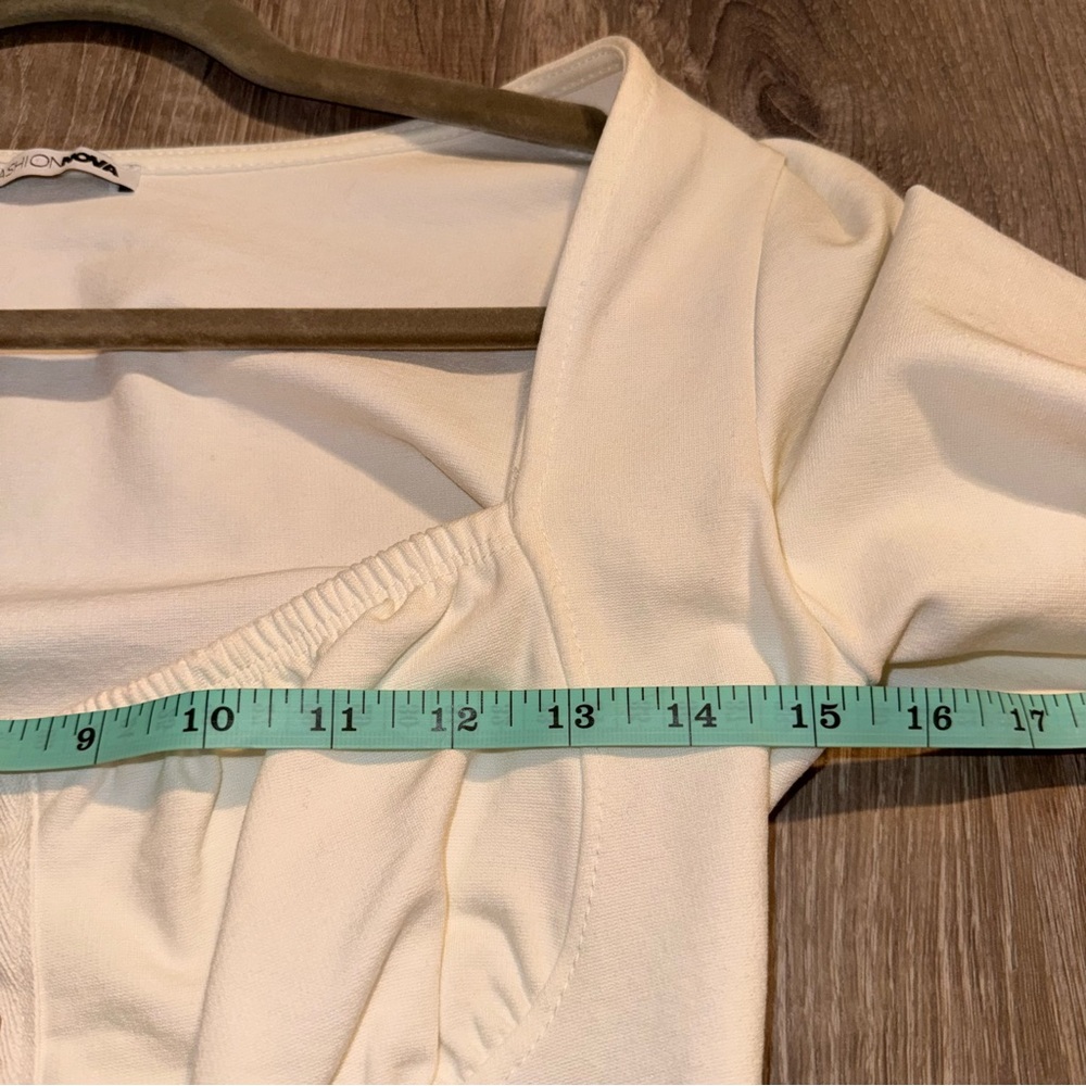 Fashion Nova White Puff Sleeve Crop Top Front gold eye Hook Detail corset like M - Picture 10 of 11